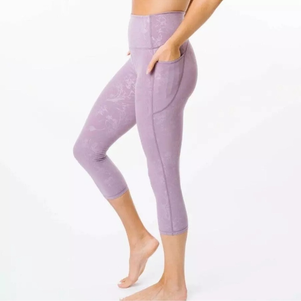 ZYIA Active Floral Cropped High-Waisted Leggings
with SidePockets Light Purple